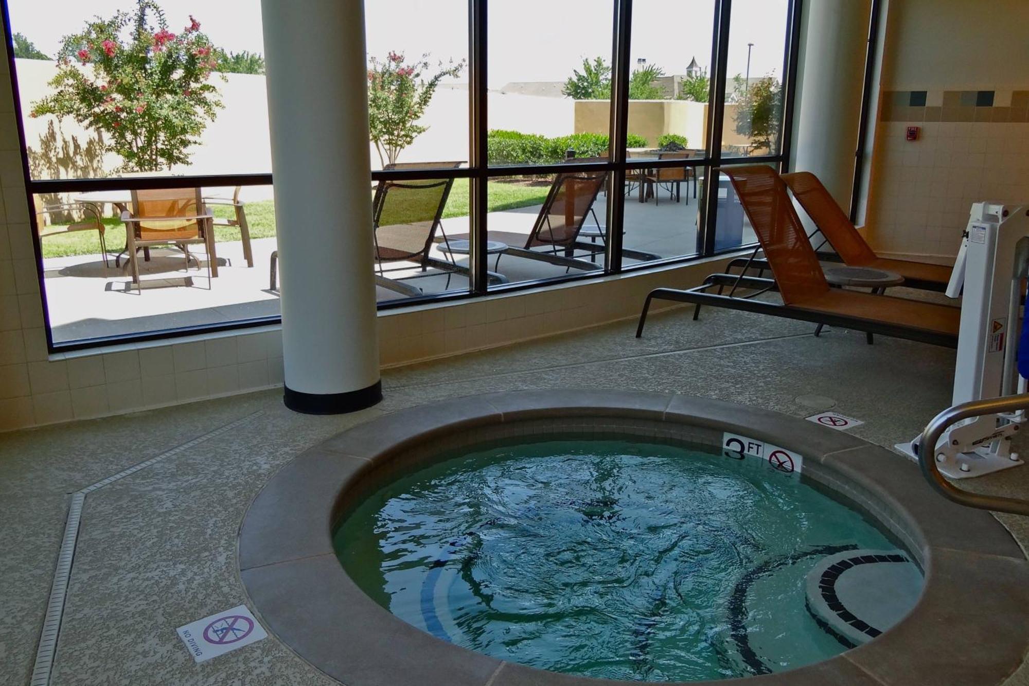 Courtyard By Marriott Clarksville Extérieur photo